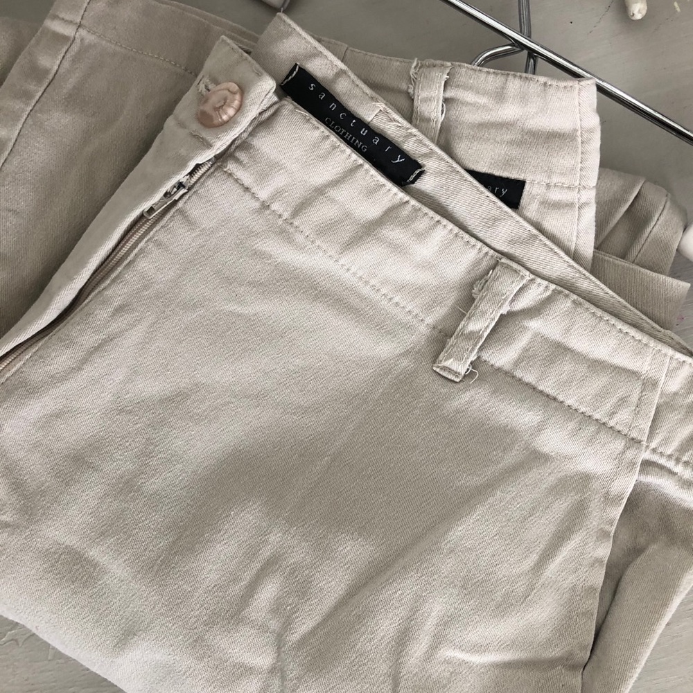 Sanctuary...... light khaki capris